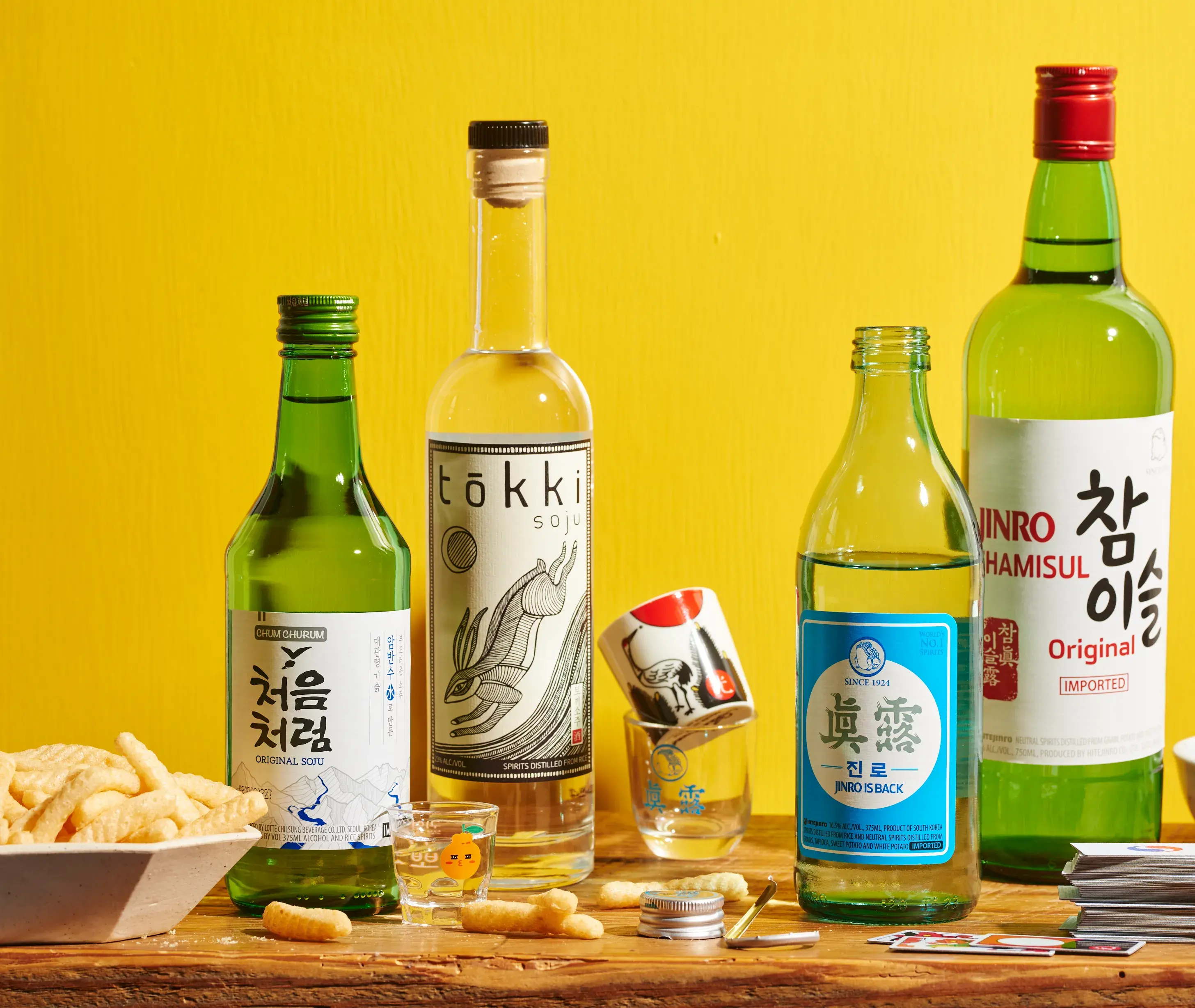 Brindis con soju en OHBOK — copas que se alzan
